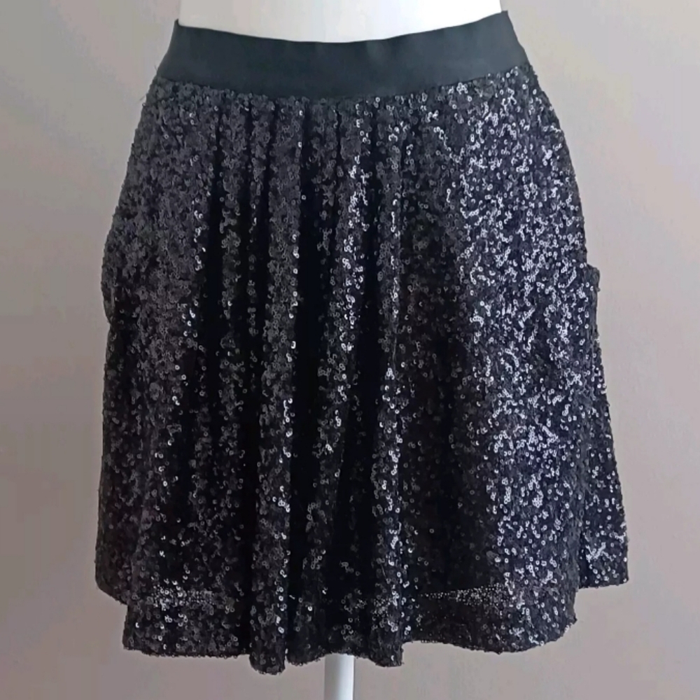 BEBE Size. Medium Sequins Black Lined Mini Skirt w/Pockets NWT